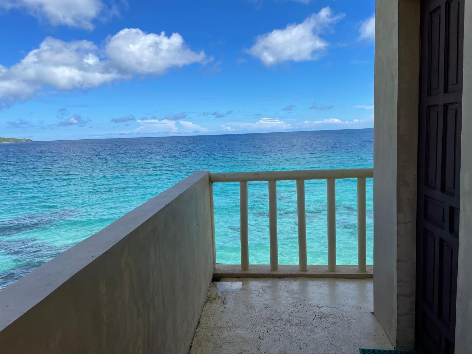 Oceanfront Beach Resort シキホール エクステリア 写真